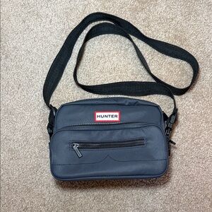 Hunter Convertible Crossbody Bag in Navy